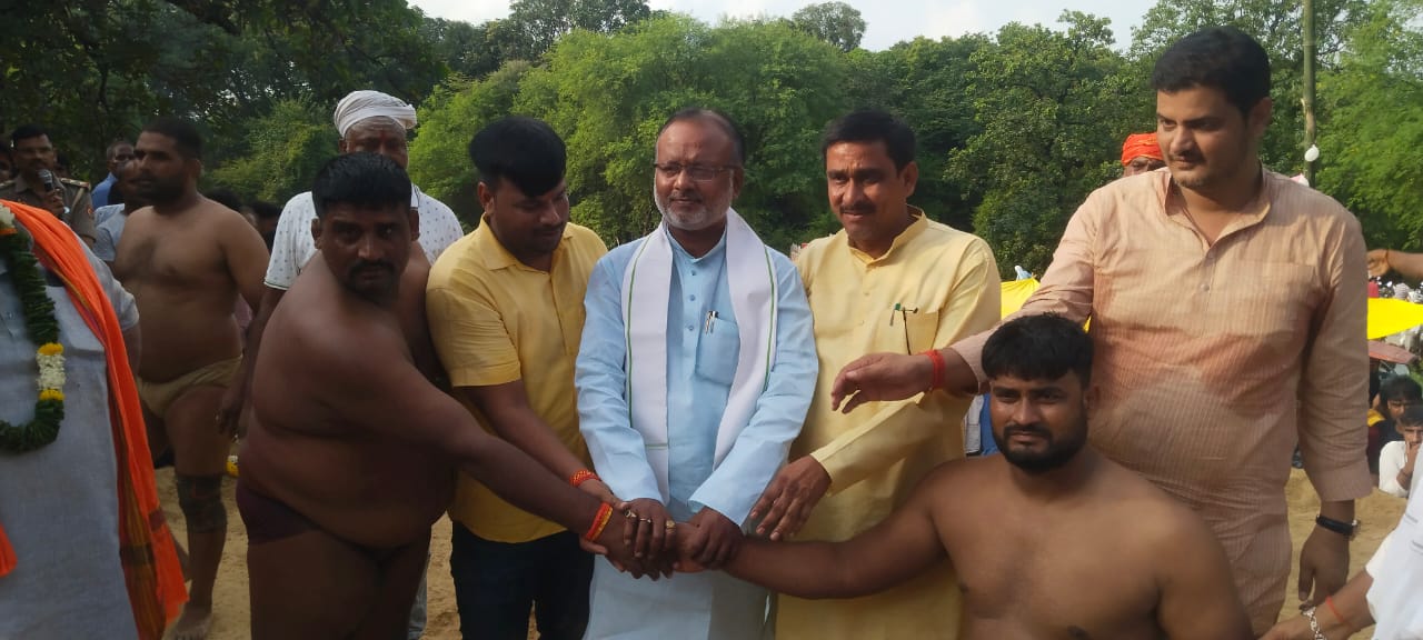 अकोढ़ी स्थित गौरीशंकर महादेव मंदिर परिसर में गुरुवार को विराट कुश्ती दंगल एवं वार्षिक श्रृंगार का भव्य आयोजन अकोढ़ी स्थित गौरीशंकर महादेव मंदिर परिसर में गुरुवार को विराट कुश्ती दंगल एवं वार्षिक श्रृंगार का भव्य आयोजन