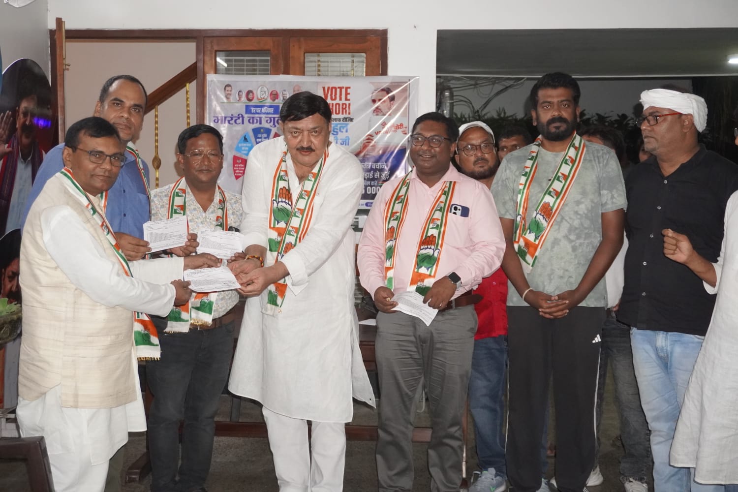 सदस्यता ग्रहण करते असिस्टेंट प्रोफेसर सदस्यता ग्रहण करते असिस्टेंट प्रोफेसर