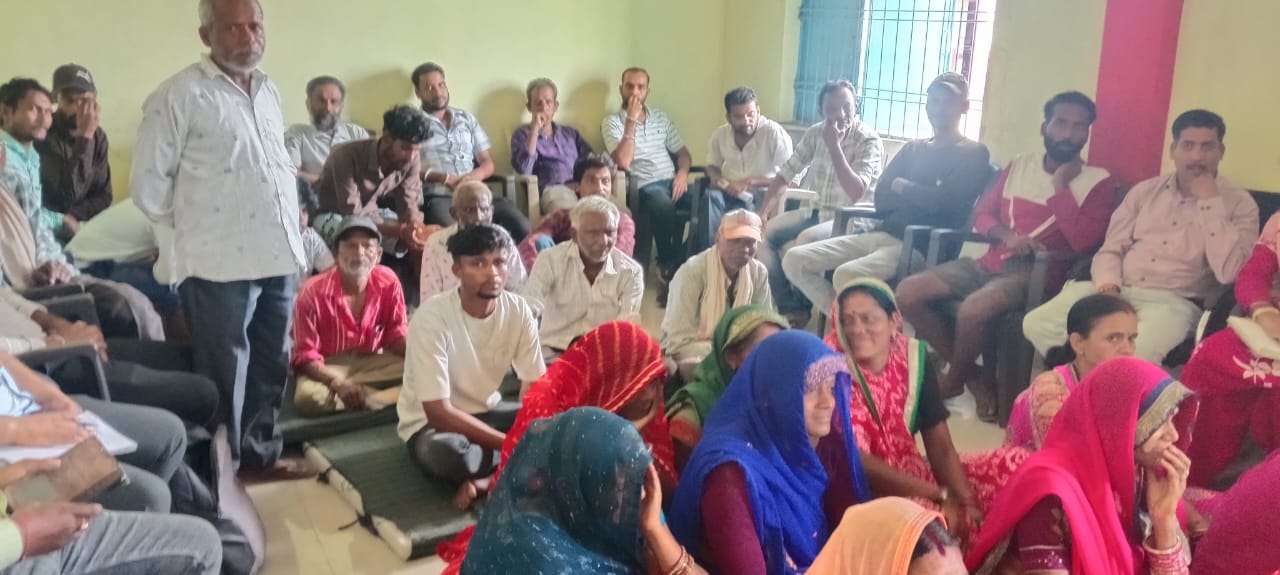 उपस्थित ग्रामीणजन उपस्थित ग्रामीणजन