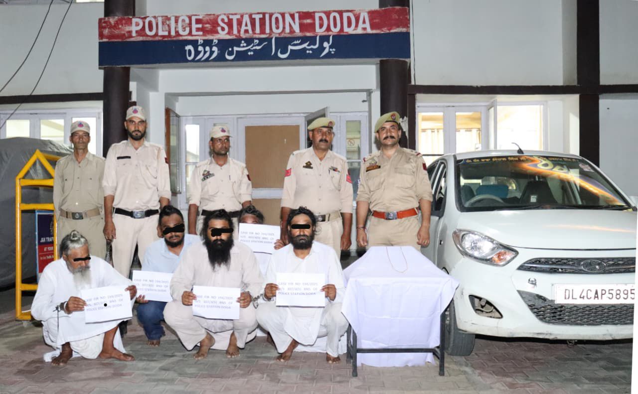 डोडा पुलिस ने सिख साधुओं के वेश में पाँच लोगों को किया गिरफ्तार