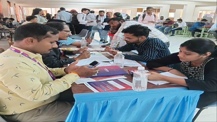 भोपालः रोजगार मेले में 21 कंपनियां में 498 अभ्यर्थियों का चयन