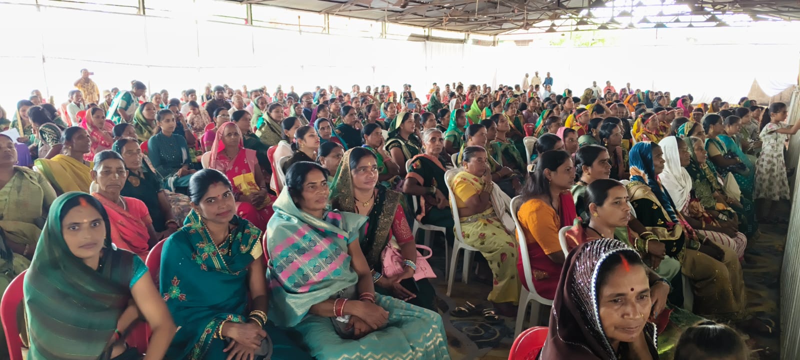 कार्यक्रम में उपस्थित समाज की महिलाएं। कार्यक्रम में उपस्थित समाज की महिलाएं।
