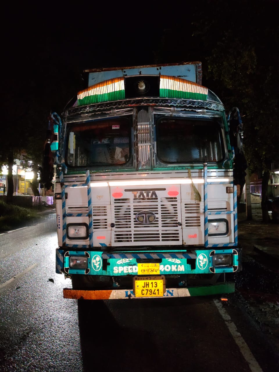 जब्त ट्रक जब्त ट्रक