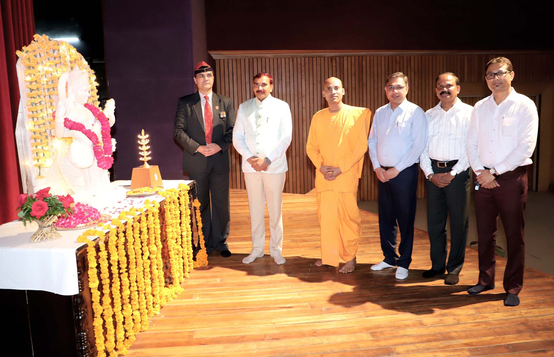 कार्यक्रम का उद्घाटन करते मुख्यातिथि मेजर डा. मोहम्मद  अली शाह व कुलपति प्रो. नरसी राम बिश्नोई।