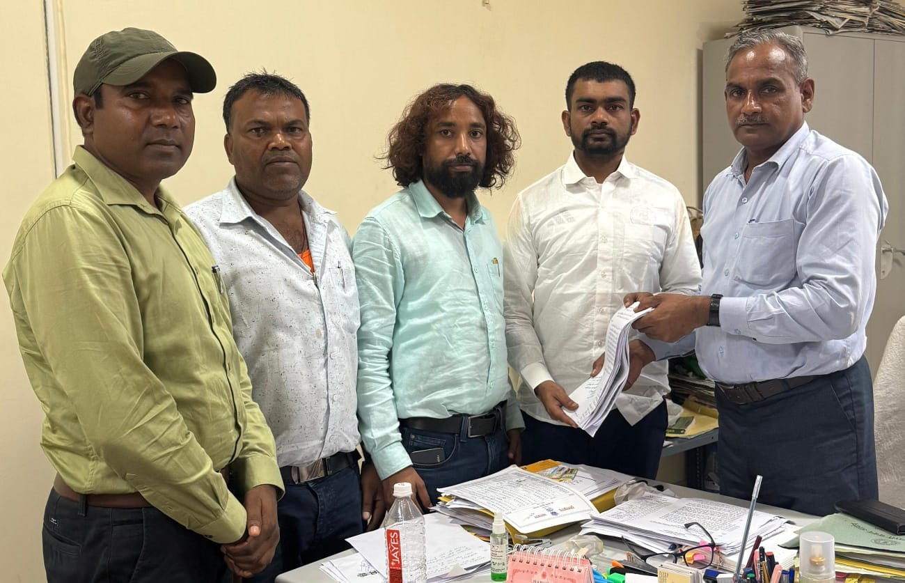 प्रतिनिधिमंडल में शामिल विधायक समेत अन्य प्रतिनिधिमंडल में शामिल विधायक समेत अन्य