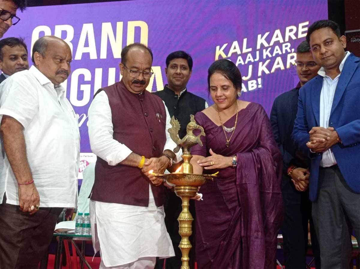 उप मुख्यमंत्री अरुण साव ने प्रापर्टी एक्सपो का शुभारंभ करते उप मुख्यमंत्री अरुण साव ने प्रापर्टी एक्सपो का शुभारंभ करते