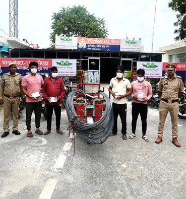घर से लाखों रुपए कीमत के सोने के सिक्के और नगदी चोरी करने वाला नौकर घर से लाखों रुपए कीमत के सोने के सिक्के और नगदी चोरी करने वाला नौकर