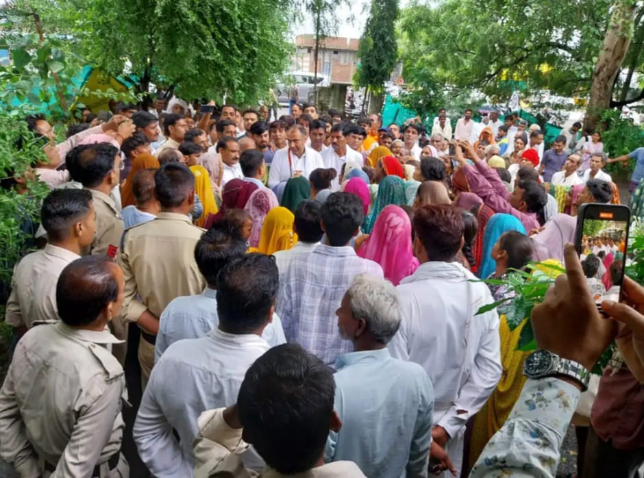 पोर्टल खोलने की मांग को लेकर सौंपा ज्ञापन पोर्टल खोलने की मांग को लेकर सौंपा ज्ञापन
