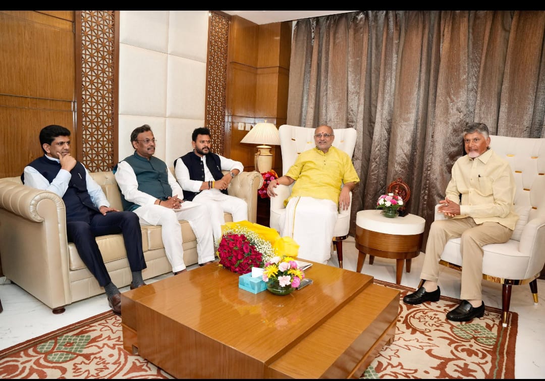 सीपी राधाकृष्णन ने की चंद्रबाबू नायडू से मुलाकात सीपी राधाकृष्णन ने की चंद्रबाबू नायडू से मुलाकात