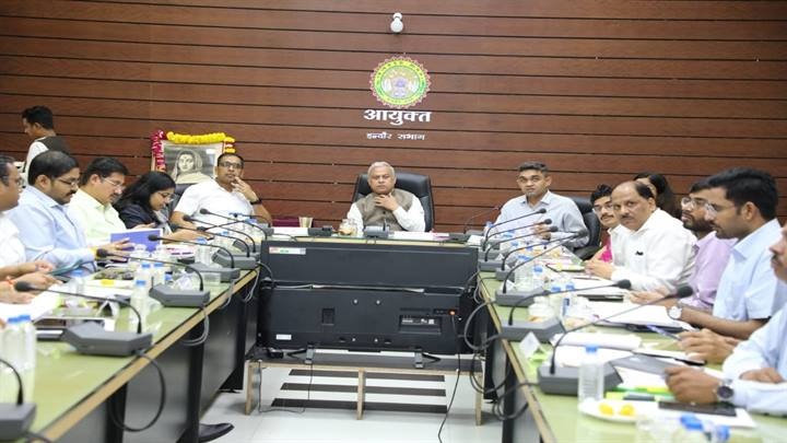 संभागायुक्त की अध्यक्षता में कलेक्टर्स कान्फ्रेंस आयोजित संभागायुक्त की अध्यक्षता में कलेक्टर्स कान्फ्रेंस आयोजित