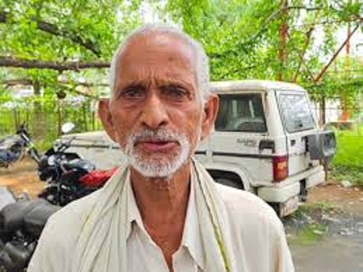 पीड़ित किसान ने कलेक्टर से की शिकायत पीड़ित किसान ने कलेक्टर से की शिकायत