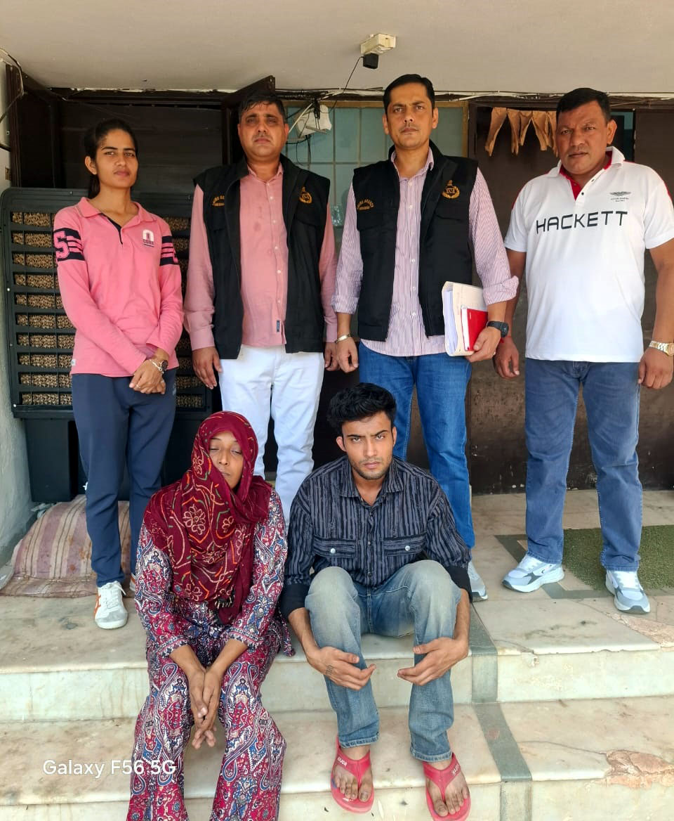 गिरफ्तार किए गए आरोपित मां-बेटे गिरफ्तार किए गए आरोपित मां-बेटे
