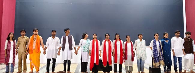 नाट्य मंचन के कलाकार नाट्य मंचन के कलाकार