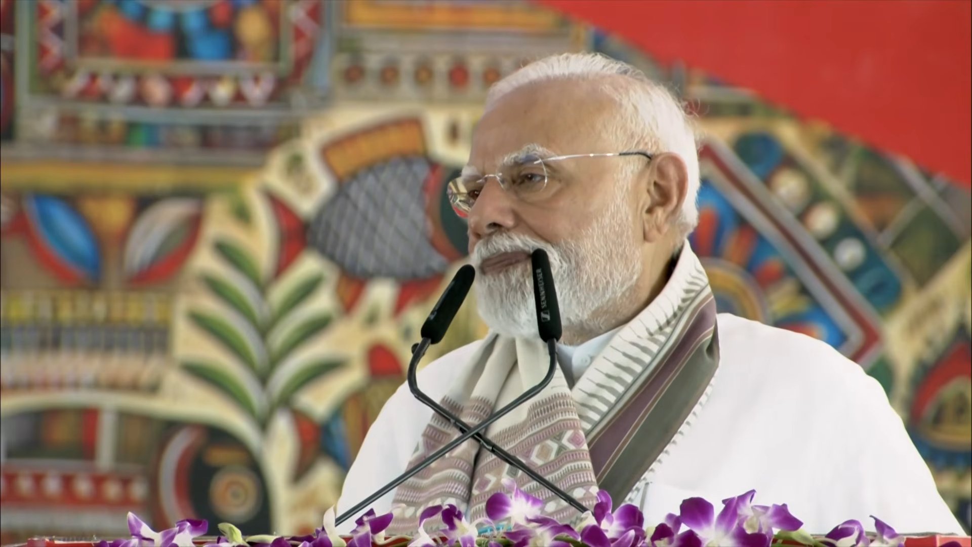 प्रधानमंत्री गयाजी में सभा को संबोधित करते हुए प्रधानमंत्री गयाजी में सभा को संबोधित करते हुए