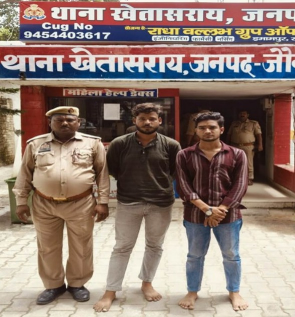 हुक्का बार से गिरफ्तार संचालक और एक युवक हुक्का बार से गिरफ्तार संचालक और एक युवक