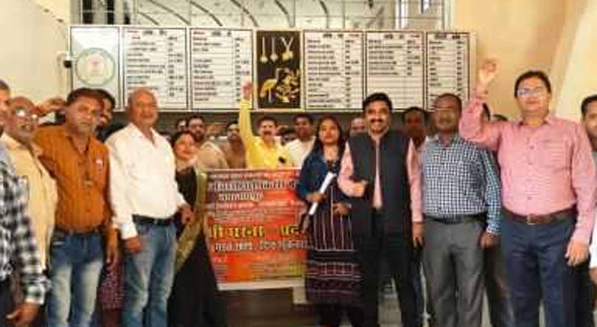 छत्तीसगढ़ कर्मचारी अधिकारी फेडरेशन आंदोलन करते छत्तीसगढ़ कर्मचारी अधिकारी फेडरेशन आंदोलन करते