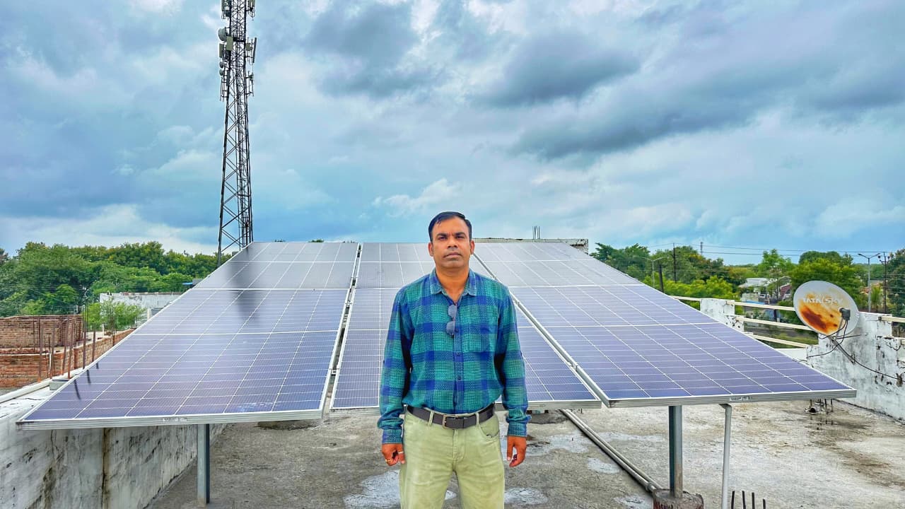 प्रधानमंत्री सूर्यघर मुफ्त बिजली योजना से योगेंद्र सिंह साहू का घर हो रहा रोशन, मिली राहत शून्य हुआ बिजली बिल प्रधानमंत्री सूर्यघर मुफ्त बिजली योजना से योगेंद्र सिंह साहू का घर हो रहा रोशन, मिली राहत शून्य हुआ बिजली बिल