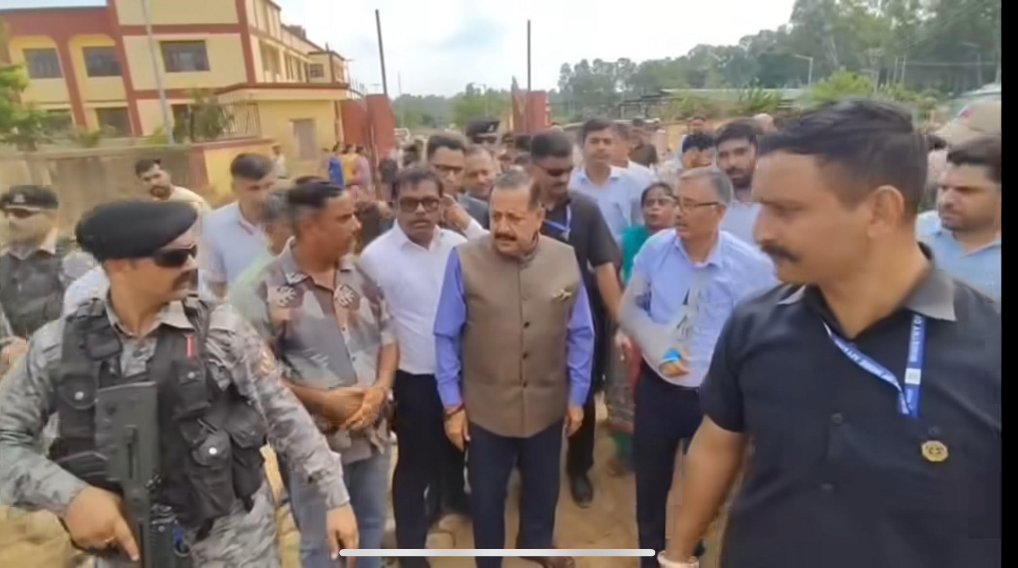 Union Minister Dr. Jitendra Singh visited the disaster affected areas of Kathua, met the affected families and shared their pain Union Minister Dr. Jitendra Singh visited the disaster affected areas of Kathua, met the affected families and shared their pain