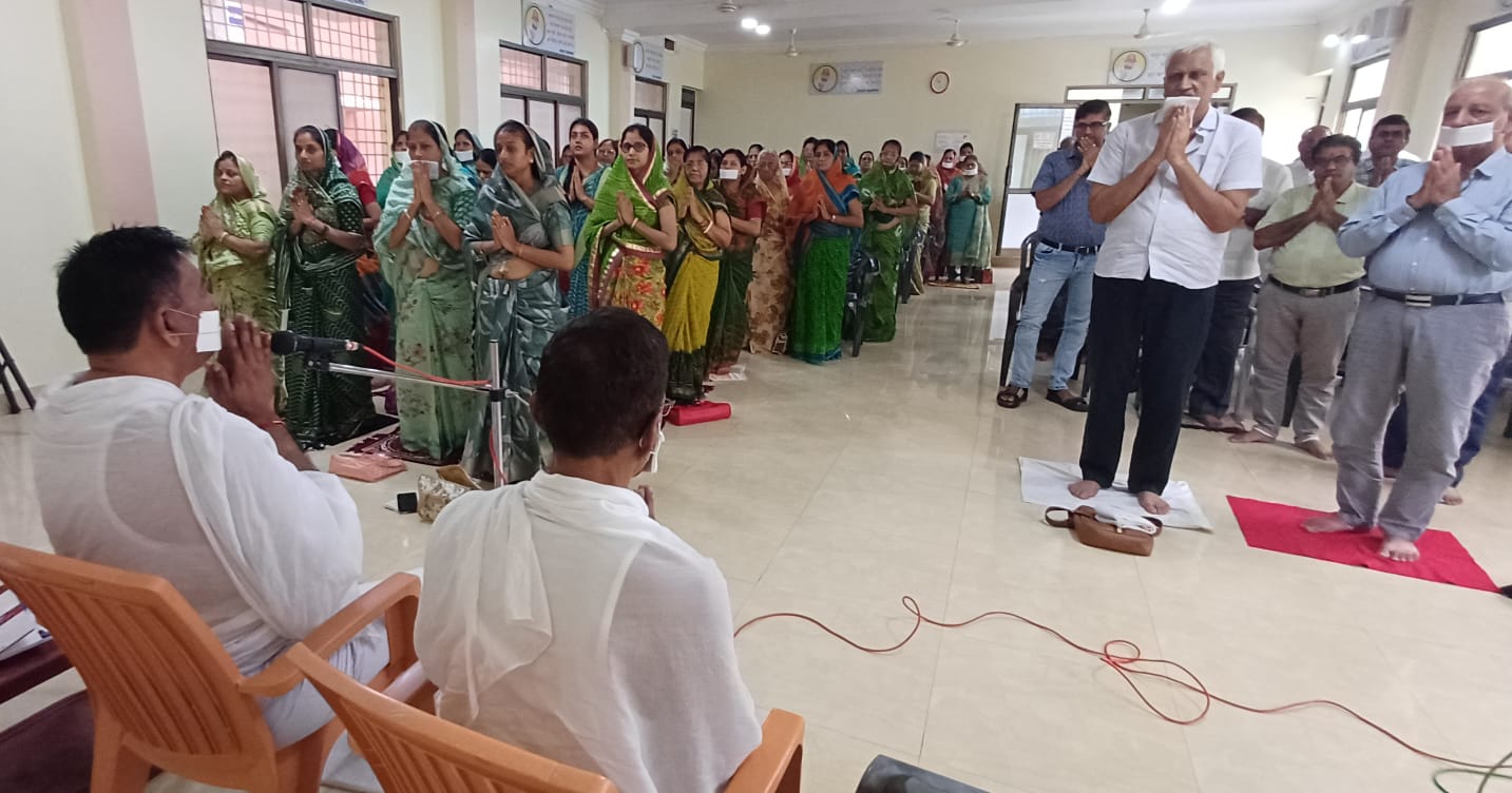 अररिया फोटो: प्रयूषण पर्व पर शनिवार को जैन समुदाय के लोग अररिया फोटो: प्रयूषण पर्व पर शनिवार को जैन समुदाय के लोग