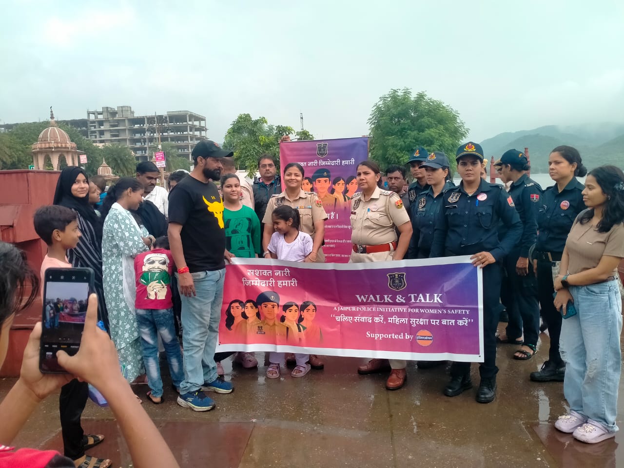 जयपुर पुलिस ने सैकड़ों बालिकाओं एवं महिलाओं को अभियान में बनाया सुरक्षा वॉरियर जयपुर पुलिस ने सैकड़ों बालिकाओं एवं महिलाओं को अभियान में बनाया सुरक्षा वॉरियर