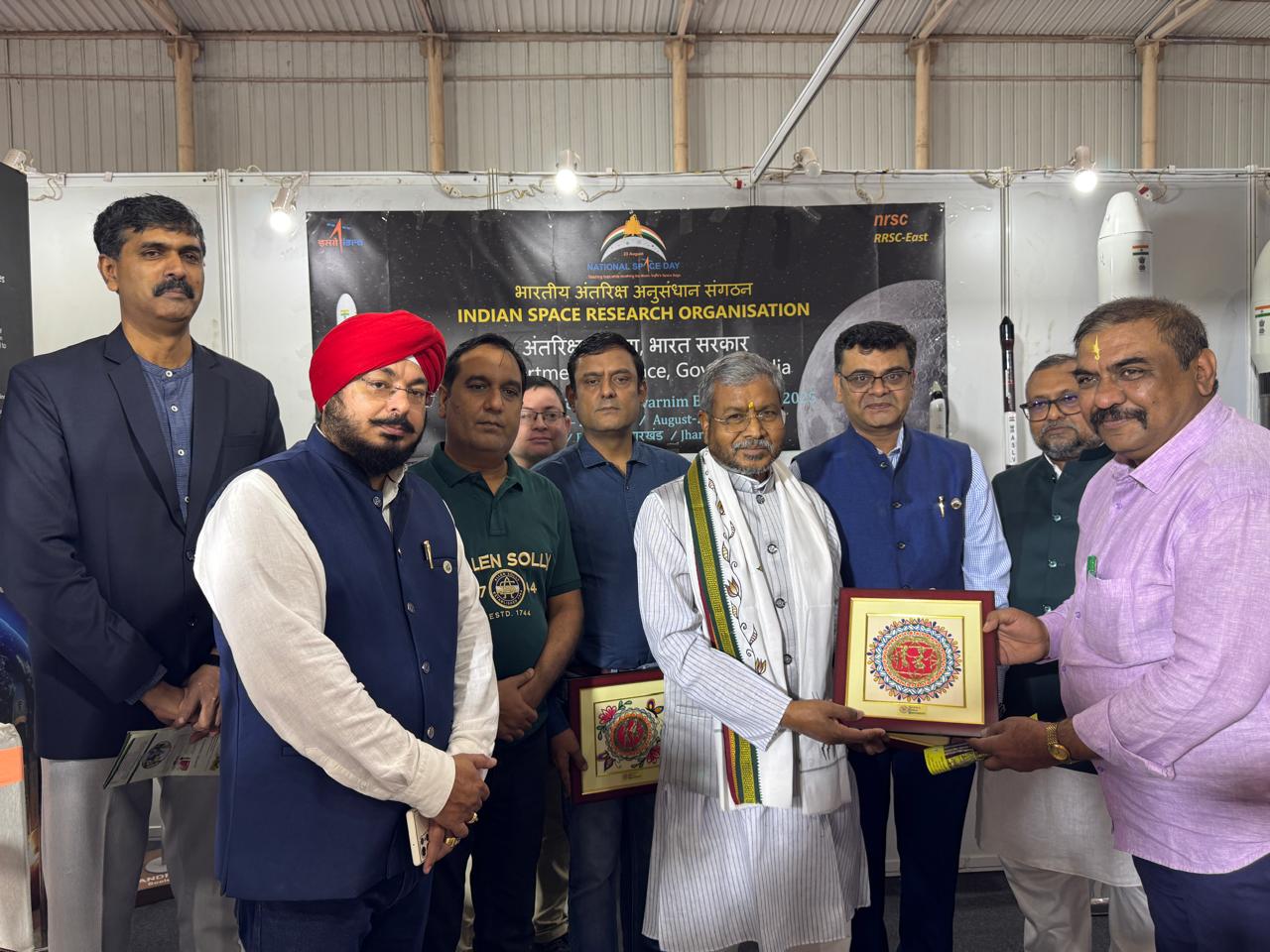 एक्‍सपो में भाग लेते चेंबर के सदस्‍य