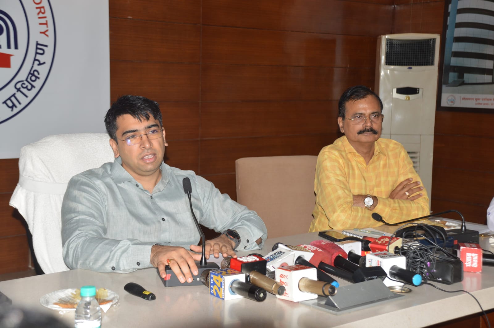मीडिया को सम्बोधित करते जीडीए उपाध्यक्ष मीडिया को सम्बोधित करते जीडीए उपाध्यक्ष