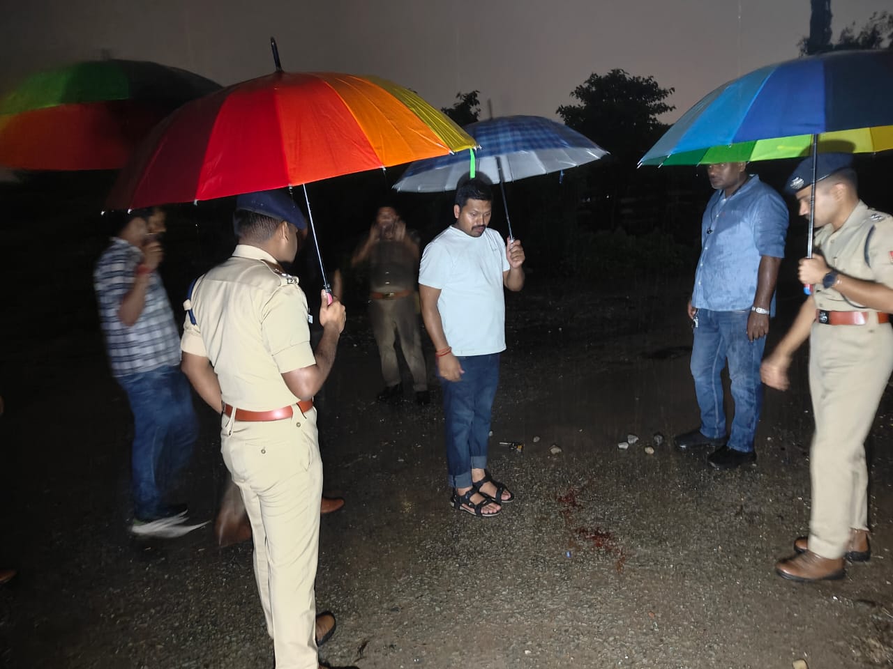 मौके पर अफसर मौके पर अफसर