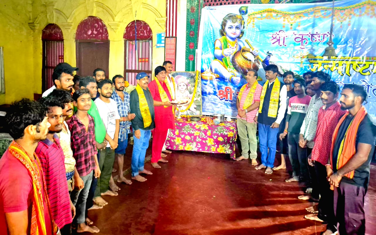 कार्यक्रम ने जुटे श्रद्धालु समेत अन्य