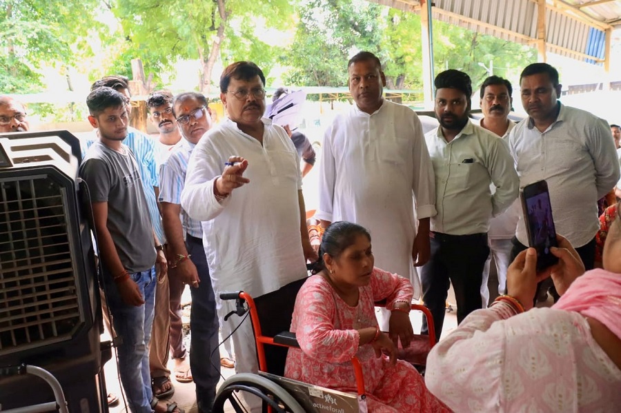 ग्वालियरः ऊर्जा मंत्री तोमर ने जनसुनवाई में किया समस्याओं का निराकरण ग्वालियरः ऊर्जा मंत्री तोमर ने जनसुनवाई में किया समस्याओं का निराकरण