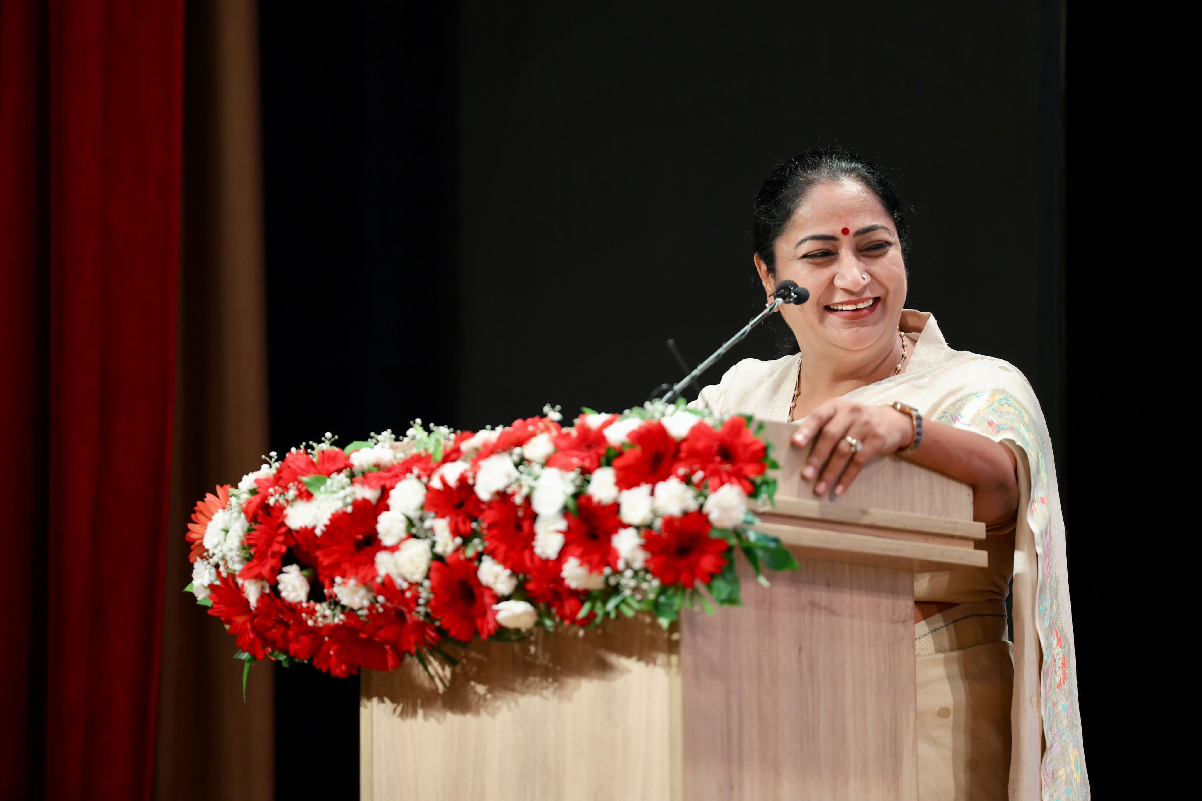दिल्ली में श्री राम कॉलेज ऑफ कॉमर्स के 99वें वार्षिकोत्सव और पुरस्कार वितरण समारोह को संबोधित करती मुख्यमंत्री रेखा गुप्ता दिल्ली में श्री राम कॉलेज ऑफ कॉमर्स के 99वें वार्षिकोत्सव और पुरस्कार वितरण समारोह को संबोधित करती मुख्यमंत्री रेखा गुप्ता