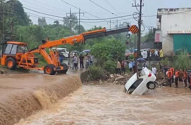 कठुआ के ड्रीमलैंड पार्क के पास अचानक आई बाढ़ में एक व्यक्ति की मौत