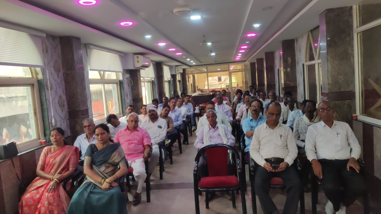 कम्युनिस्ट पार्टी के लाेग कम्युनिस्ट पार्टी के लाेग