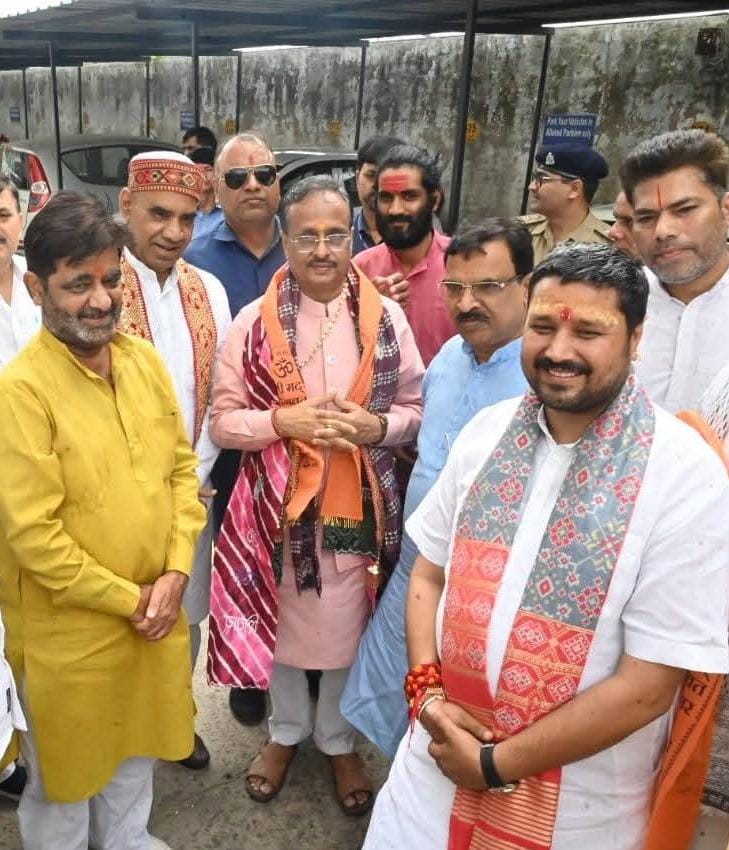 कार्यक्रम के दौरान पूर्व डिप्टी सीएम डॉ दिनेश शर्मा व अन्य का छयाचित्र कार्यक्रम के दौरान पूर्व डिप्टी सीएम डॉ दिनेश शर्मा व अन्य का छयाचित्र