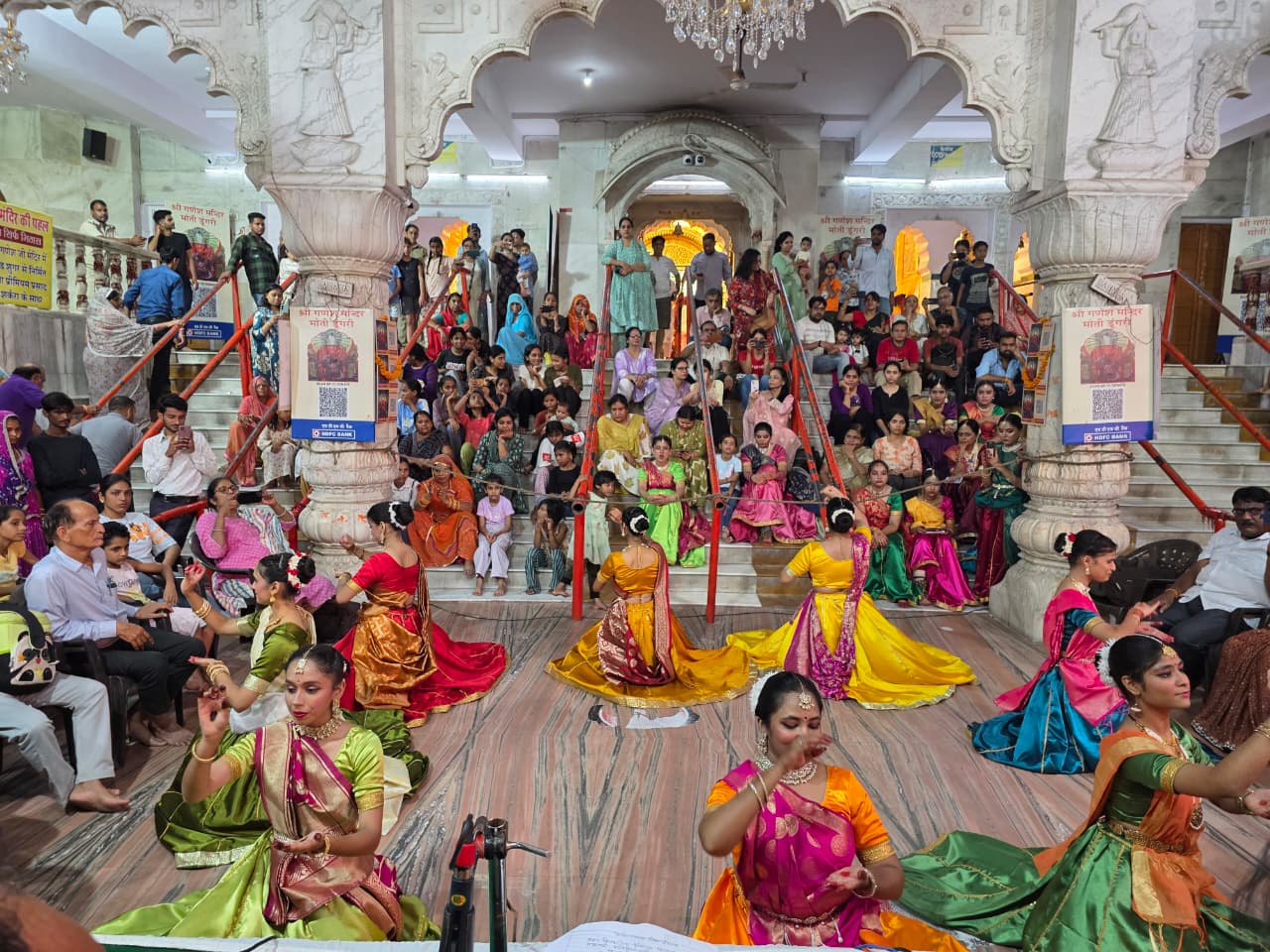 कत्थक-तांडव नृत्य की जुगलबंदी देखने मोती डूंगरी गणेश जी मंदिर उमड़े श्रद्धालु कत्थक-तांडव नृत्य की जुगलबंदी देखने मोती डूंगरी गणेश जी मंदिर उमड़े श्रद्धालु