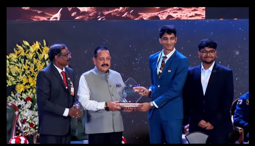 राष्ट्रीय अंतरिक्ष दिवस के मौके पर उत्कृष्ट उपलब्धि हासिल करने वालो को सम्मानित करते हुए डॉ जितेंद्र सिंह राष्ट्रीय अंतरिक्ष दिवस के मौके पर उत्कृष्ट उपलब्धि हासिल करने वालो को सम्मानित करते हुए डॉ जितेंद्र सिंह