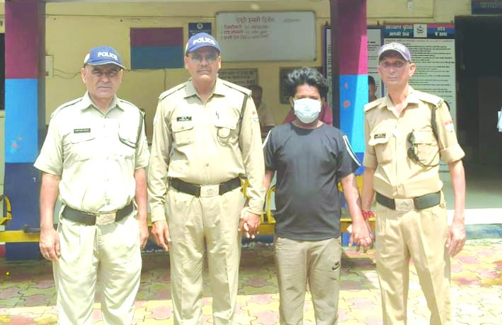 पुलिस गिरफ्त में आरोपित