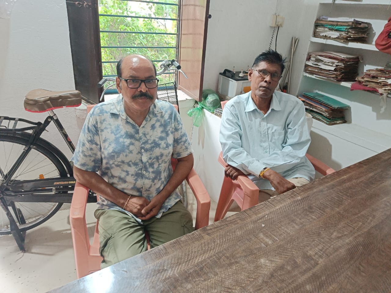 क्षेत्रीय वन अधिकारी व वनपाल बीस हजार रुपये की रिश्वत लेते गिरफ्तार क्षेत्रीय वन अधिकारी व वनपाल बीस हजार रुपये की रिश्वत लेते गिरफ्तार