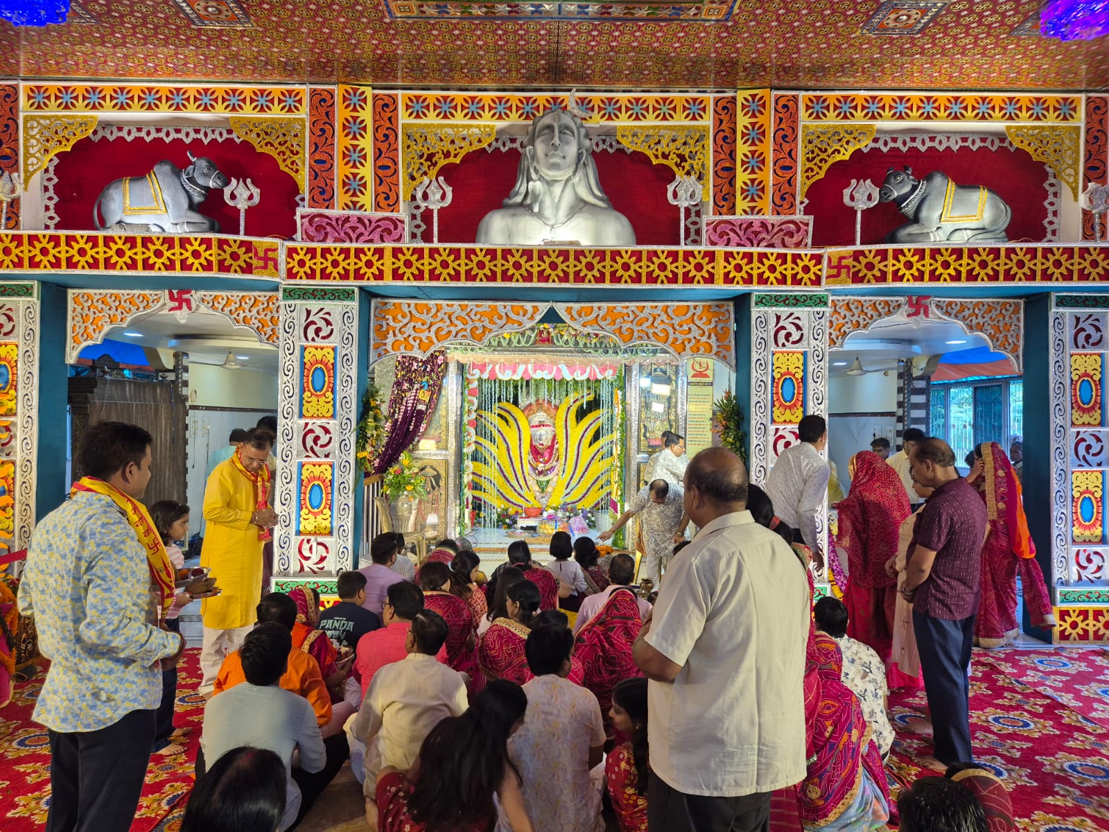 पूजा करते भक्त पूजा करते भक्त