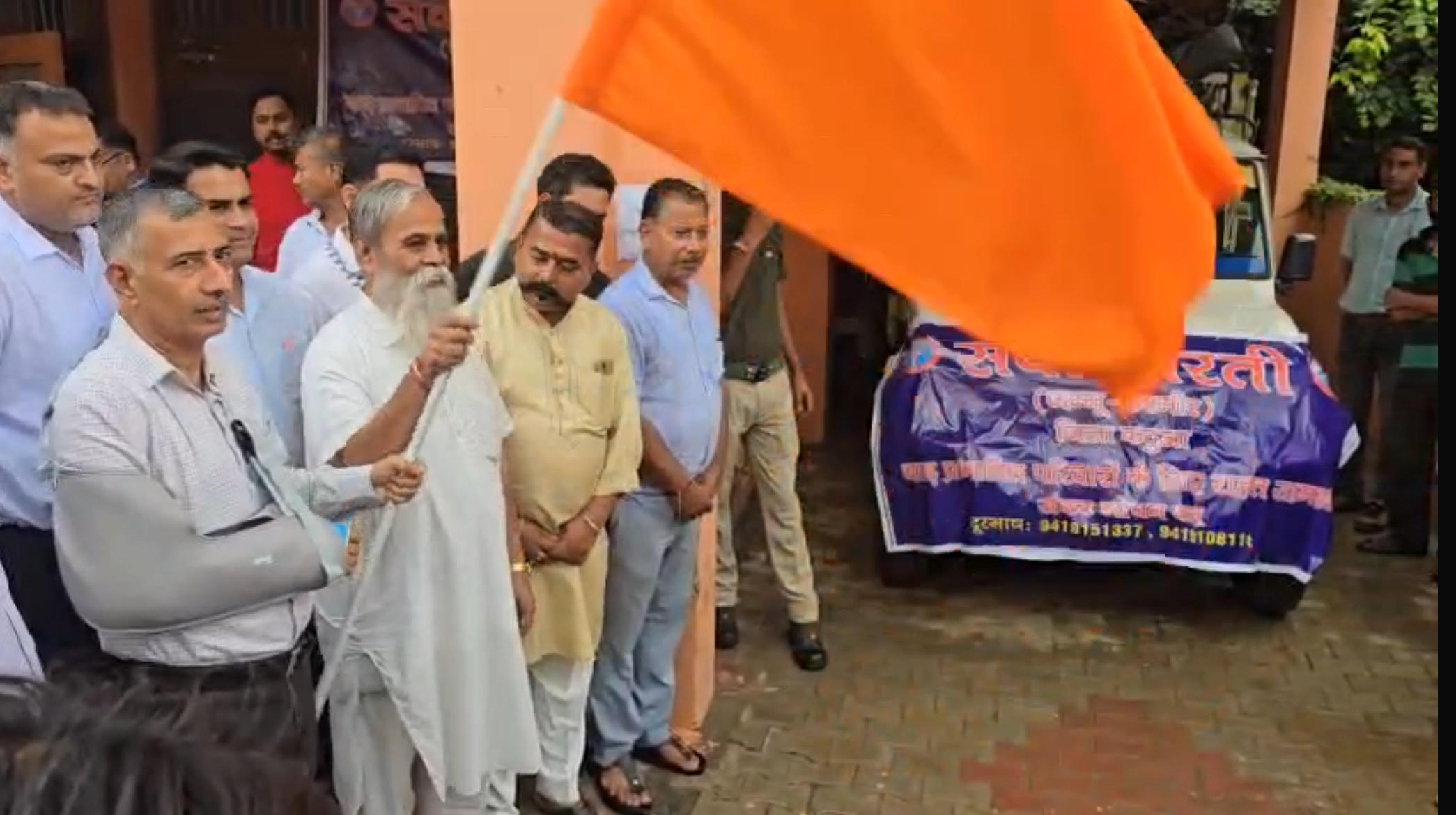 With the support of Sewa Bharti, DC Kathua flagged off a vehicle carrying relief material to the affected areas With the support of Sewa Bharti, DC Kathua flagged off a vehicle carrying relief material to the affected areas