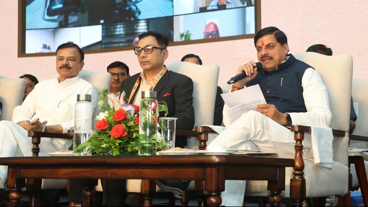 मुख्यमंत्री डॉ. यादव ने उघोगपतियों से किया संवाद मुख्यमंत्री डॉ. यादव ने उघोगपतियों से किया संवाद