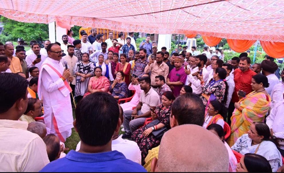गुलाब सिंह लोधी के श्रद्धांजलि कार्यक्रम में ब्रजेश पाठक गुलाब सिंह लोधी के श्रद्धांजलि कार्यक्रम में ब्रजेश पाठक