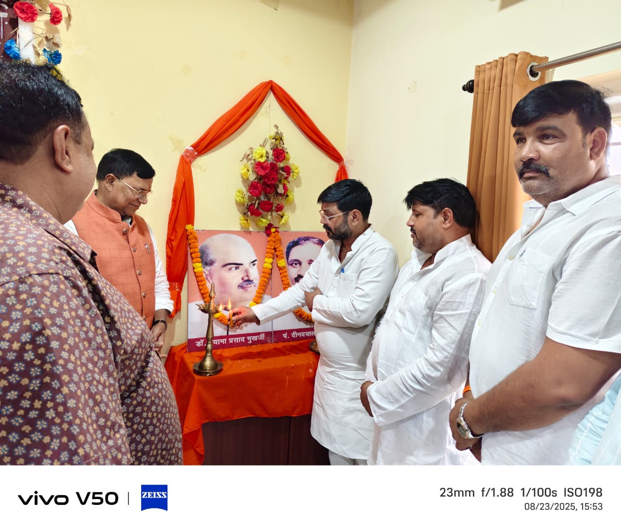 कार्यक्रम का उद्घाटन करते हुए जिलाध्यक्ष पुष्पराज सिंह कार्यक्रम का उद्घाटन करते हुए जिलाध्यक्ष पुष्पराज सिंह