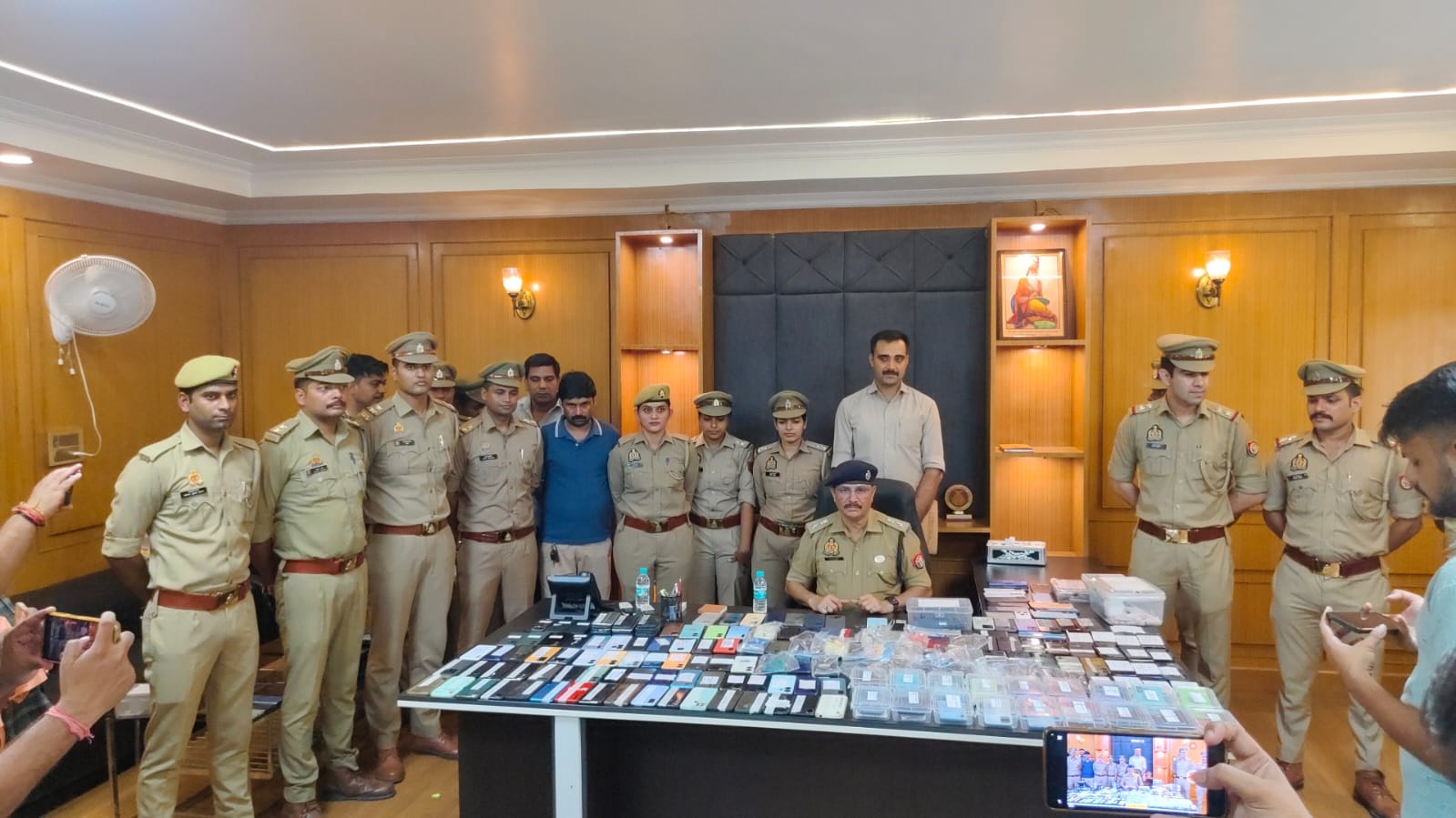 आरोपी पुलिस गिरफ्त में आरोपी पुलिस गिरफ्त में