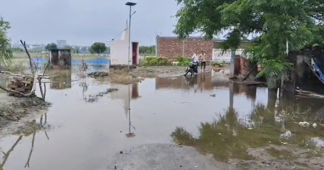 गांवों से निकलने लगा गंगा का पानी गांवों से निकलने लगा गंगा का पानी