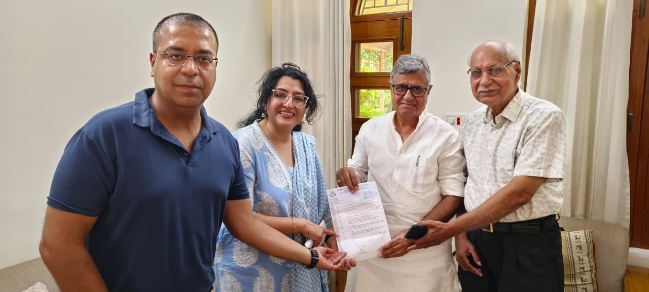 आयुष्मान को लेकर विधायक को ज्ञापन सौंपते निजी अस्पताल संचालक आयुष्मान को लेकर विधायक को ज्ञापन सौंपते निजी अस्पताल संचालक