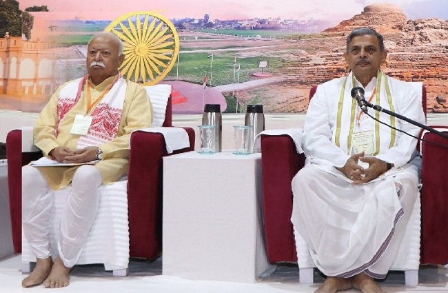 संघ प्रमुख मोहन भागवत और सरकार्यवाह दत्तात्रेय होसबाले (फाइल चित्र) संघ प्रमुख मोहन भागवत और सरकार्यवाह दत्तात्रेय होसबाले (फाइल चित्र)