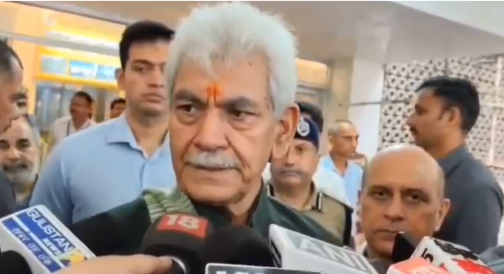 उपराज्यपाल मनोज सिन्हा ने जीएमसी जम्मू का दौरा किया और किश्तवाड़ में बादल फटने से घायलों से मुलाकात की उपराज्यपाल मनोज सिन्हा ने जीएमसी जम्मू का दौरा किया और किश्तवाड़ में बादल फटने से घायलों से मुलाकात की
