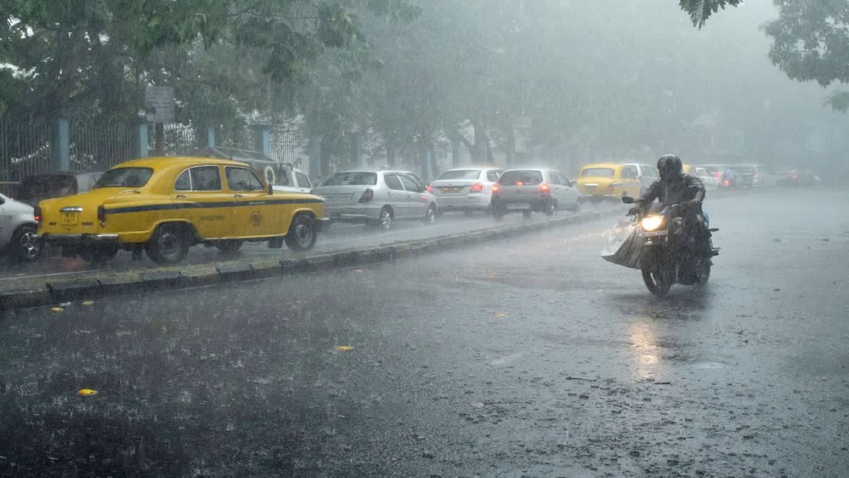 बंगाल में निम्न दाब के कारण सप्ताह भर बारिश का अनुमान बंगाल में निम्न दाब के कारण सप्ताह भर बारिश का अनुमान