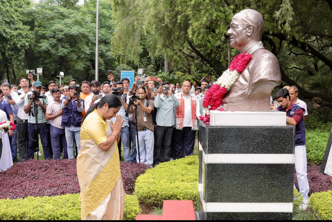 'अरुण जेटली पार्क’ में भाजपा के वरिष्ठ नेता एवं पूर्व केंद्रीय वित्त मंत्री अरुण जेटली की पुण्यतिथि पर उनकी प्रतिमा पर पुष्पांजलि अर्पित कर भावभीनी श्रद्धांजलि अर्पित करती मुख्यमंत्री रेखा गुप्ता 'अरुण जेटली पार्क’ में भाजपा के वरिष्ठ नेता एवं पूर्व केंद्रीय वित्त मंत्री अरुण जेटली की पुण्यतिथि पर उनकी प्रतिमा पर पुष्पांजलि अर्पित कर भावभीनी श्रद्धांजलि अर्पित करती मुख्यमंत्री रेखा गुप्ता