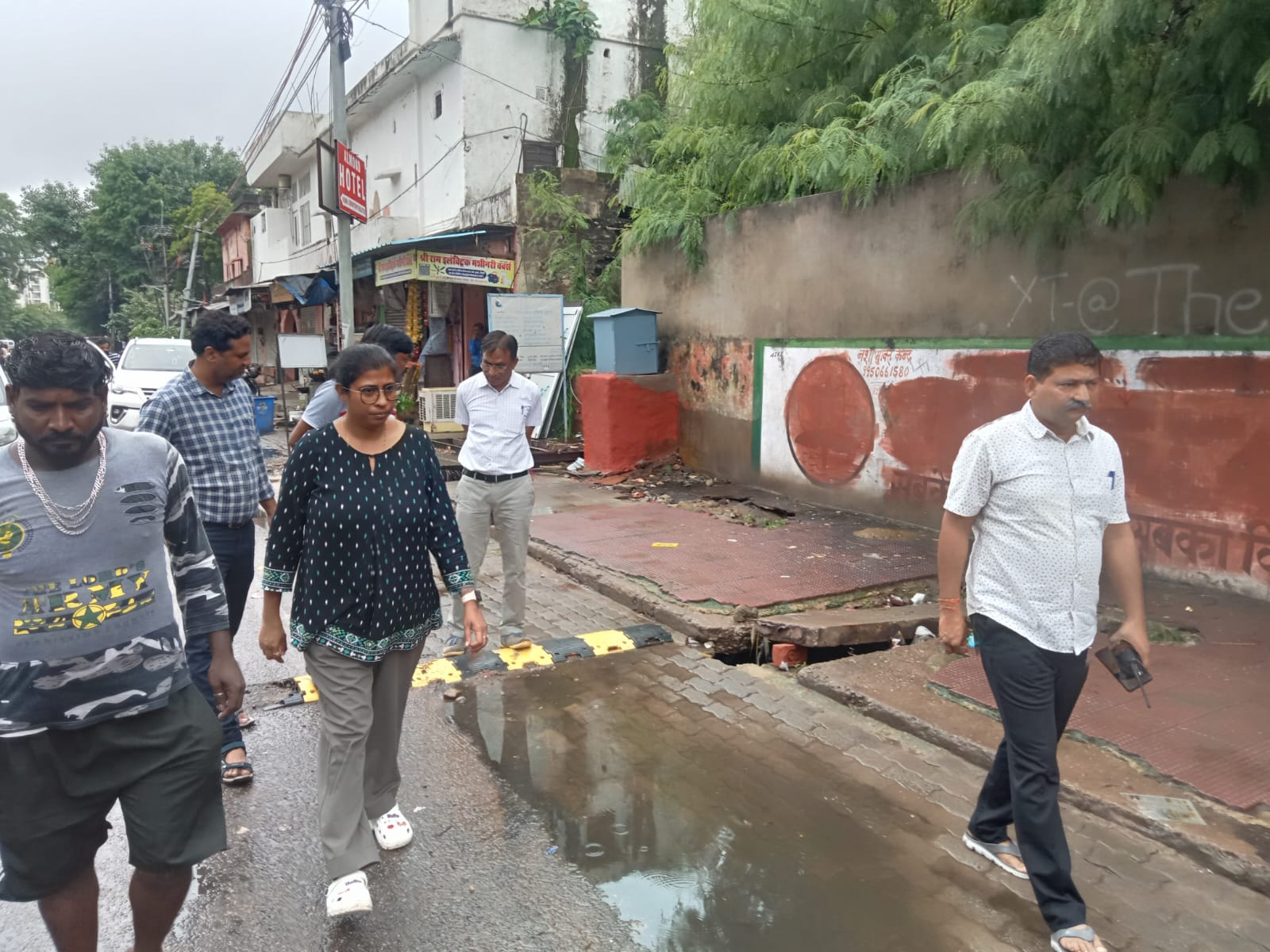 नगर निगम हेरिटेज आयुक्त पटेल ने शहर की सफाई व्यवस्था और ड्रेनेज सिस्टम का निरीक्षण नगर निगम हेरिटेज आयुक्त पटेल ने शहर की सफाई व्यवस्था और ड्रेनेज सिस्टम का निरीक्षण